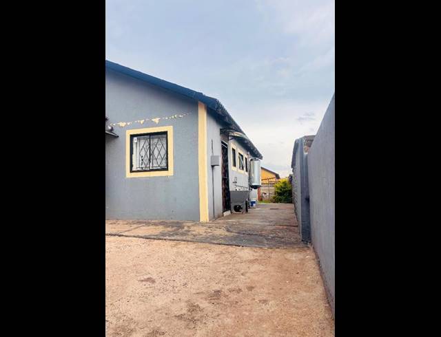 3 BEDROOM HOUSE FOR SALE IN VILLA LIZA